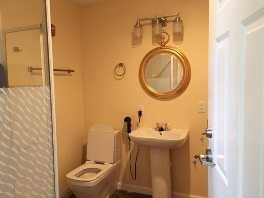 Luxury Three Story Apartment In Short North Колумбус Экстерьер фото