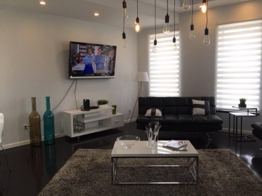 Luxury Three Story Apartment In Short North Колумбус Экстерьер фото